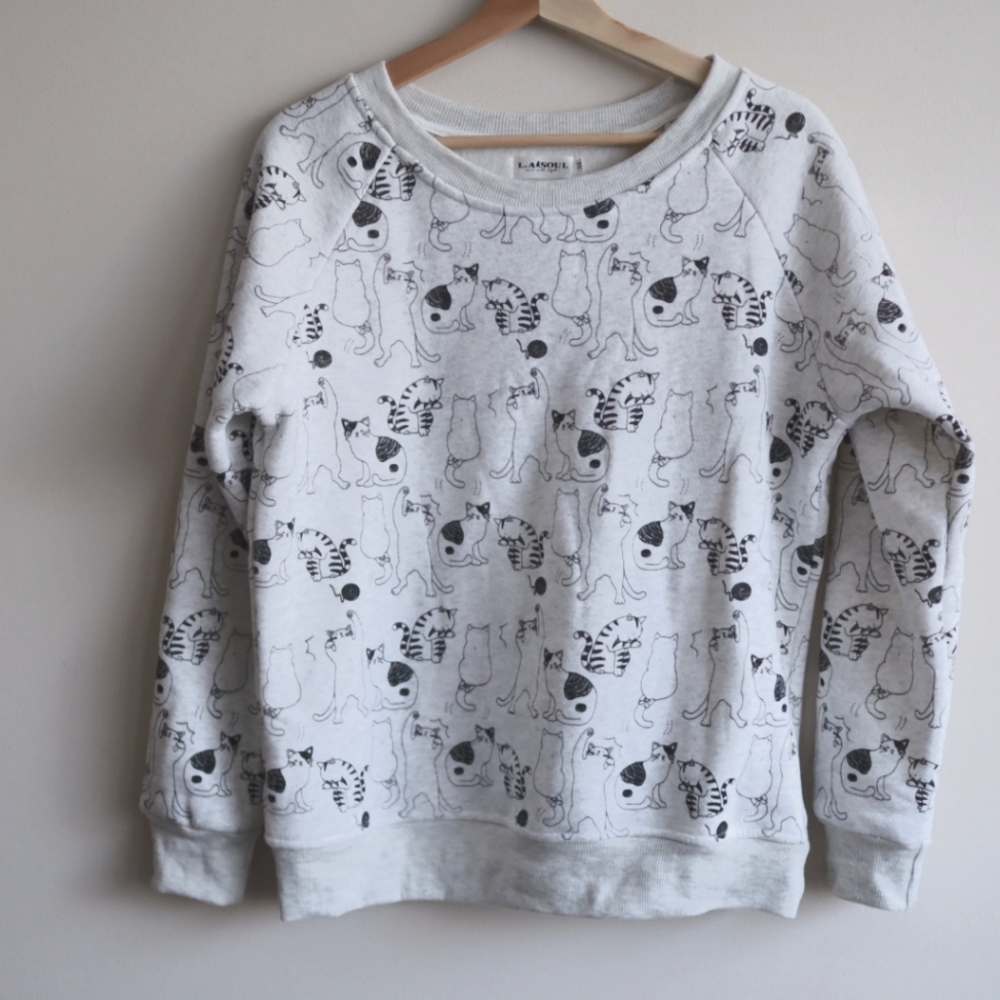 Sweatshirt with Kitty pattern -Size M